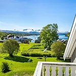 Serene Countryside With Fjord Views And Blooming Gardens * Bodø