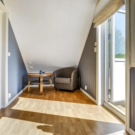 Serene Countryside With Fjord Views And Blooming Gardens Vakantiehuis *