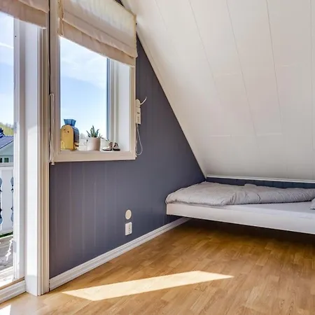 Vakantiehuis Serene Countryside With Fjord Views And Blooming Gardens *