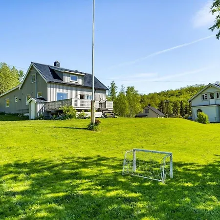 Serene Countryside With Fjord Views And Blooming Gardens * Bodö