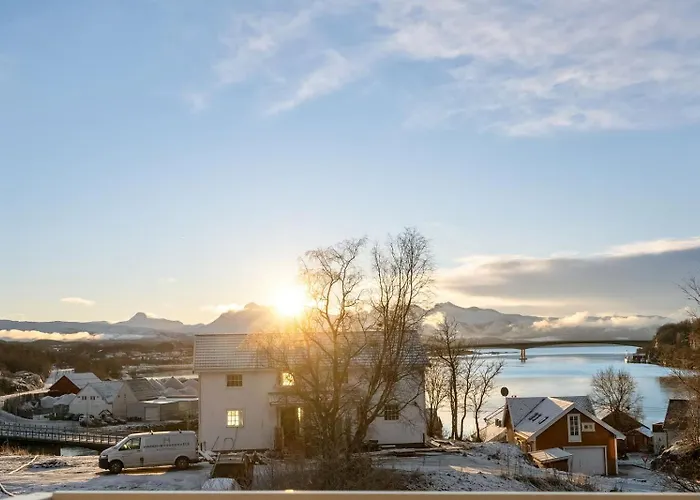 Serene Countryside With Fjord Views And Blooming Gardens ボードー