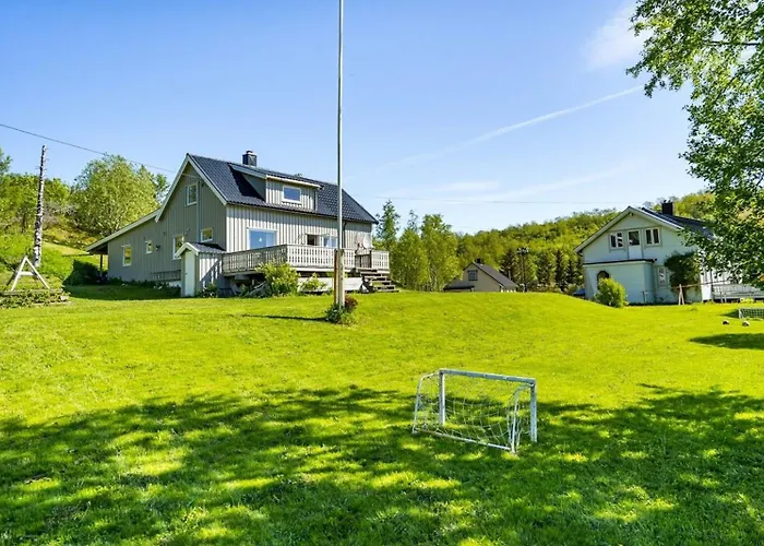 Serene Countryside With Fjord Views And Blooming Gardens * Bodö