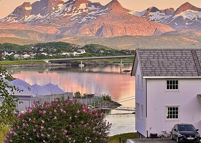 Serene Countryside With Fjord Views And Blooming Gardens *