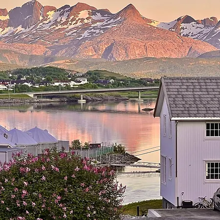 Serene Countryside With Fjord Views And Blooming Gardens *