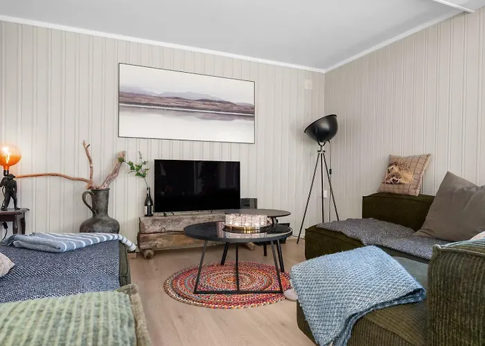 Feriehus Serene Countryside With Fjord Views And Blooming Gardens