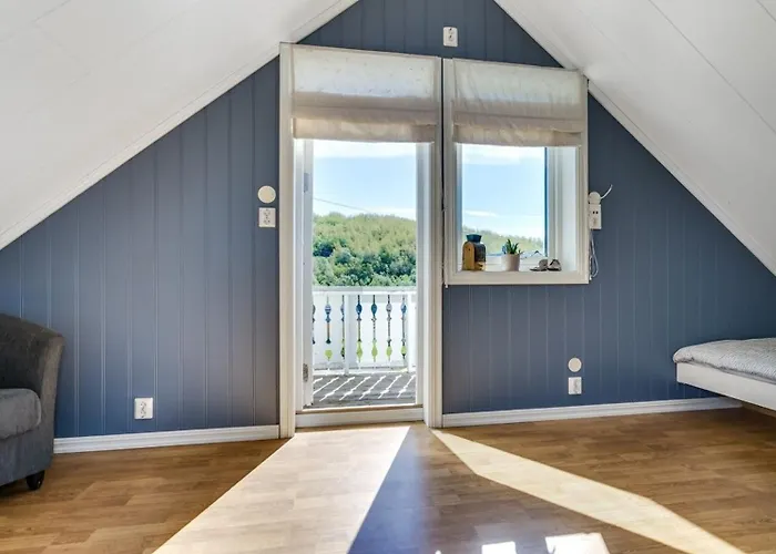 Serene Countryside With Fjord Views And Blooming Gardens *